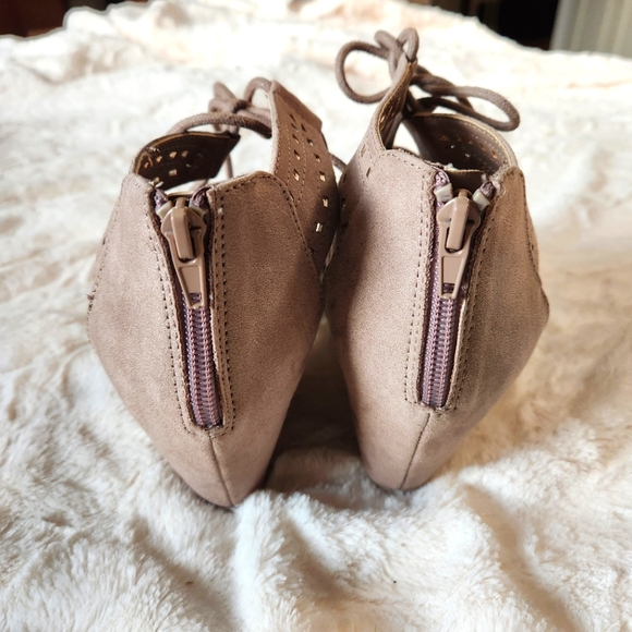 Madden Girl Rally Taupe Lace Up Wedge Peep Toe Sandals Size 9.5 - Picture 5 of 12